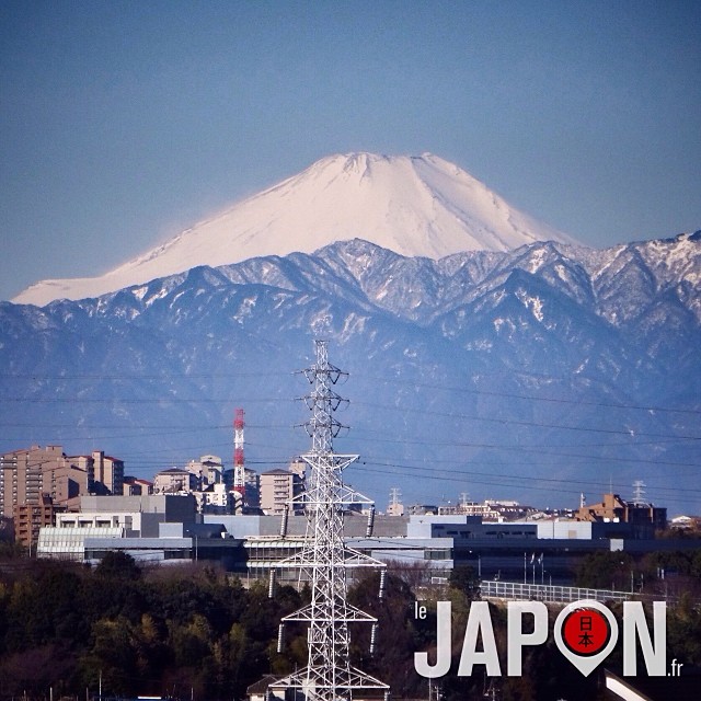 #fujireport : après le temps gris et pluvieux d’hier, le vent à tout dégagé ce matin pour faire apparaître le Fuji !