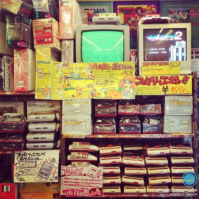 Des piles de nostalgie | #japon #osaka #retrogaming |