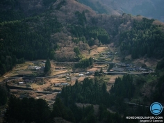 Le village sous le ciel