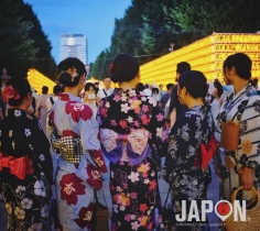 C’est qui qui qui a fait du photo bombing au Mitama Matsuri (sanctuaire Yasukuni) ce soir ? 😬