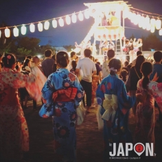 L’été au Japon c’est la fête tous les soirs en yukata dans les petits quartiers 😉