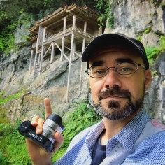 Un petit selfie devant le Nageiri-do du temple Sanbutsu-ji pour fêter mon 2000ème post sur Instagram !
#SaninAdventure #nageiredo #sanbutsuji