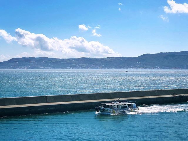 Un été intense. Beaucoup de boulot. Pas de congés. 
Seulement une petite balade iodée entre les bateaux et les bleus du ciel et de la mer. Comme un air de vacances. Autrement dit pour moi, comme un air d’Italie. Comme un air de nostalgie :)